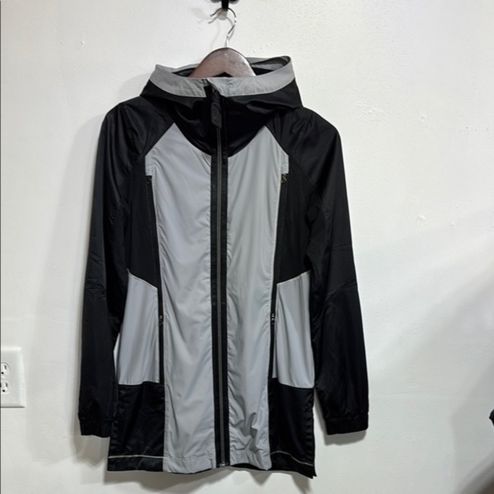 Lululemon Right round black and grey hooded with pockets water resistant jacket